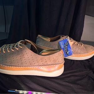 Clarks women’s shoe